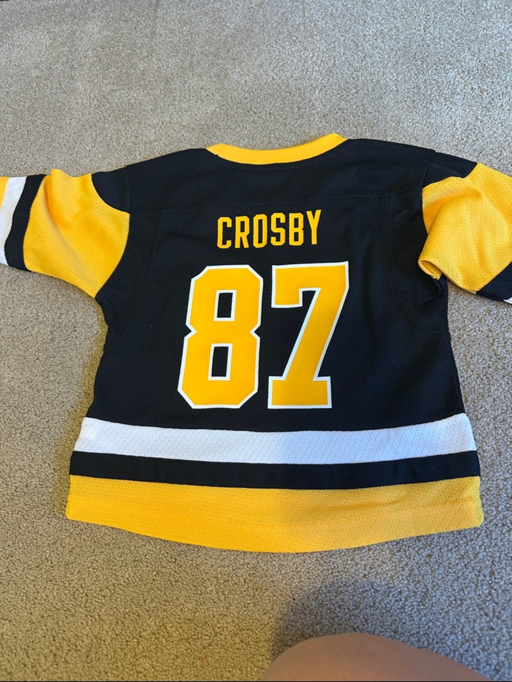 NHL Pittsburgh Penguins Kids Black & Yellow Hockey Jersey - Picture 2 of 3